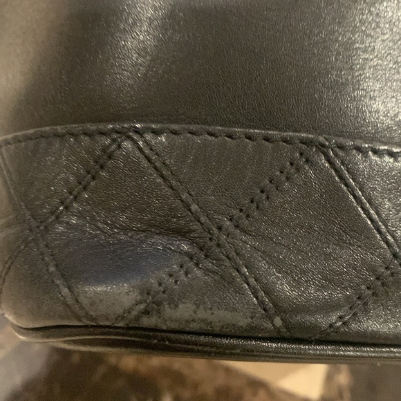 COPY - Authentic Chanel vanity case. Can make it into a handbag. - Picture 11 of 12